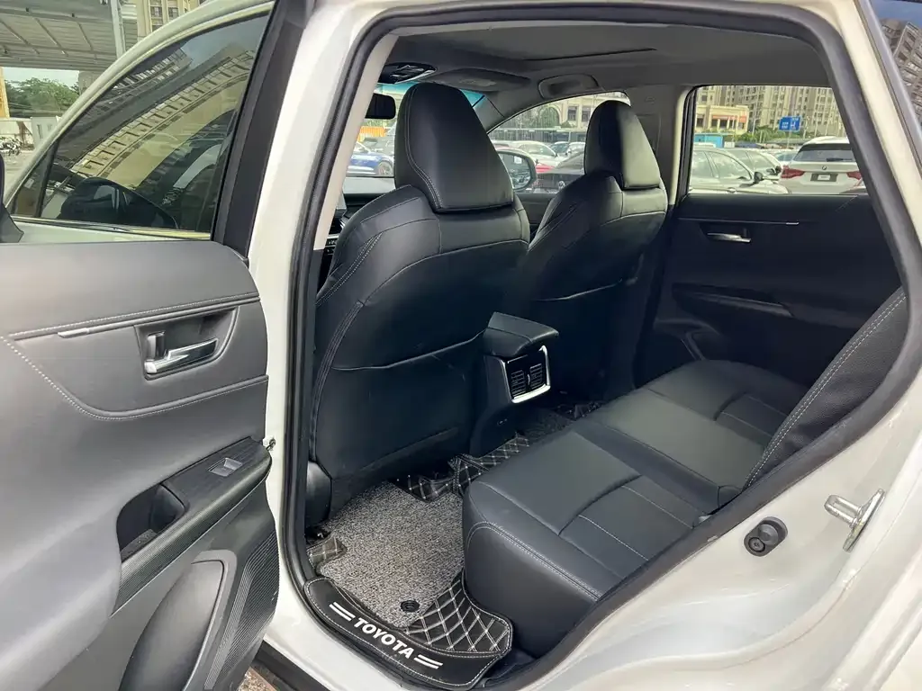 Toyota Harrier — фото 4