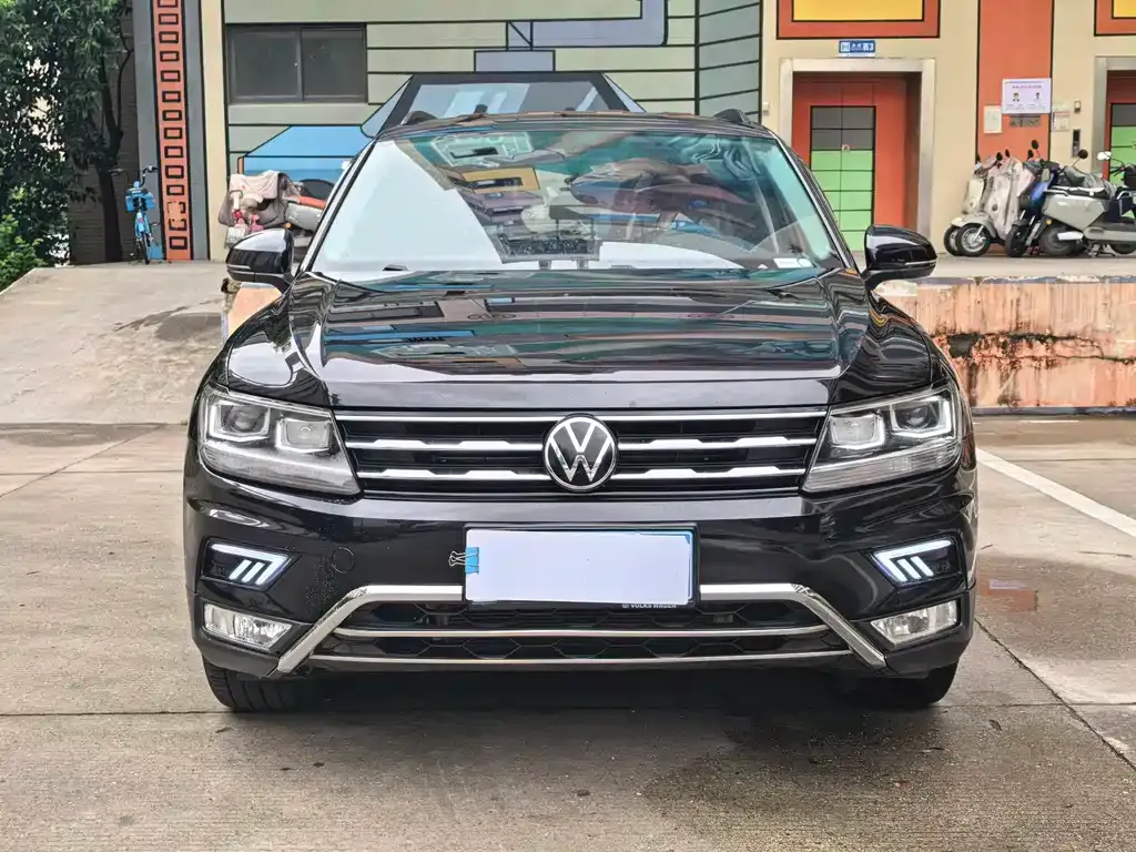 Volkswagen Tiguan L — фото 10