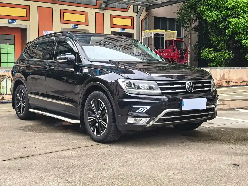 Volkswagen Tiguan L — фото 8