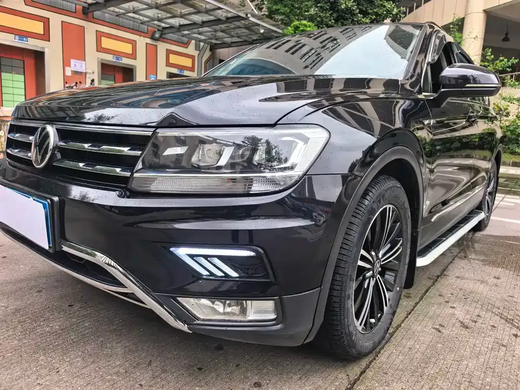 Volkswagen Tiguan L — фото 9