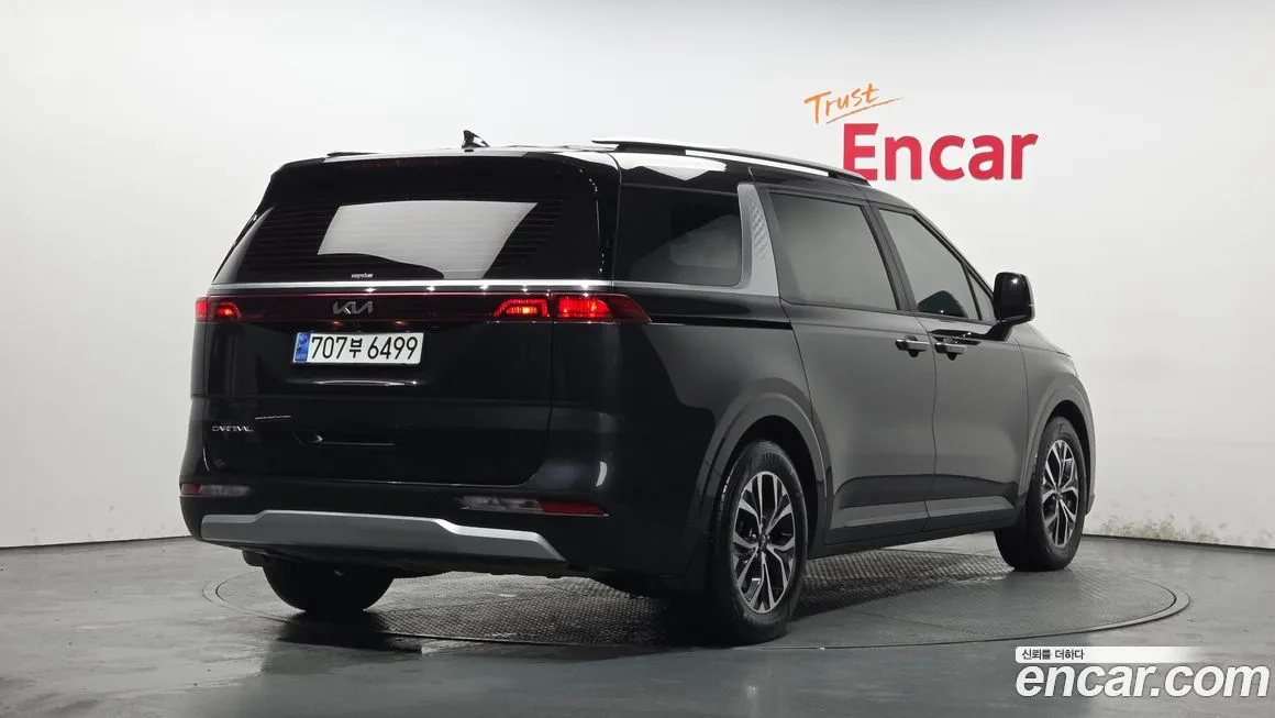 Kia Carnival — фото 5