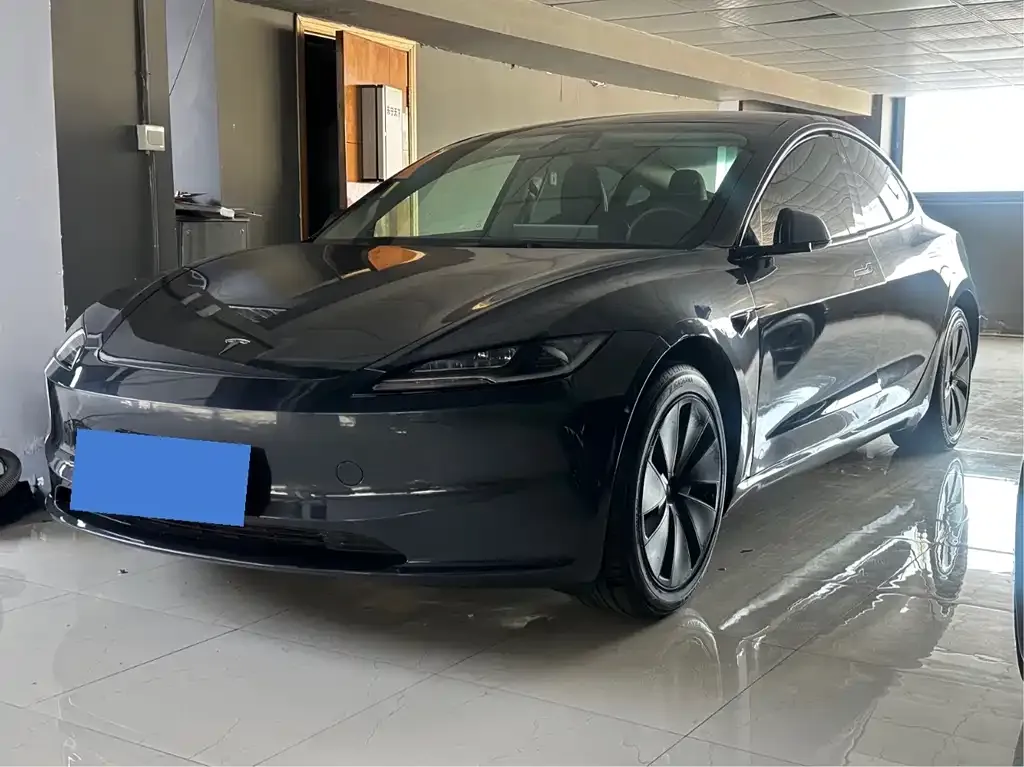 Tesla Model 3 — фото 1