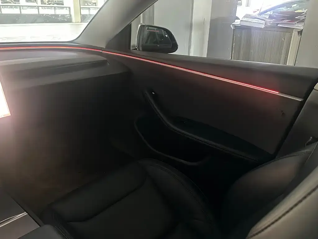 Tesla Model 3 — фото 2