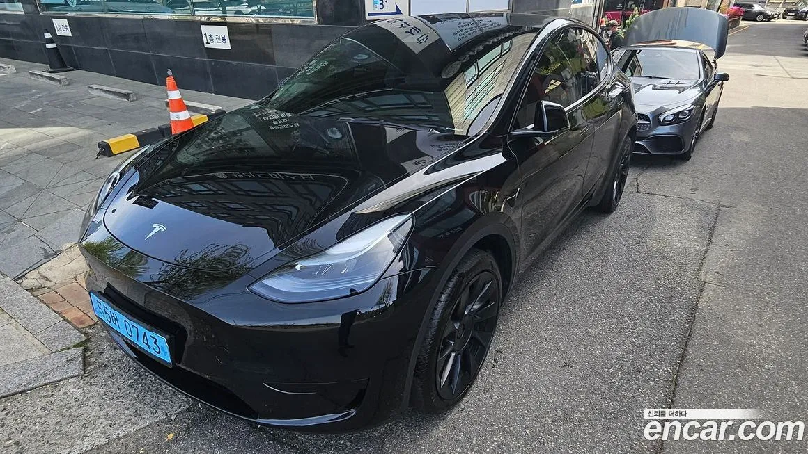 Tesla Model Y — фото 1