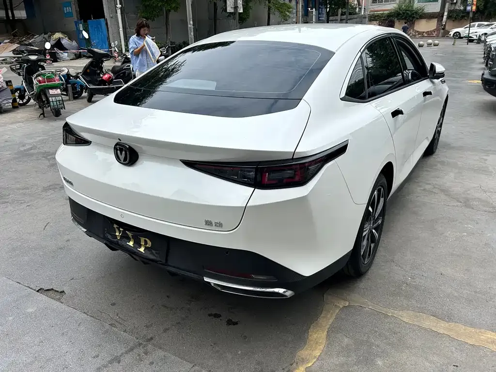 Changan Eado — фото 10