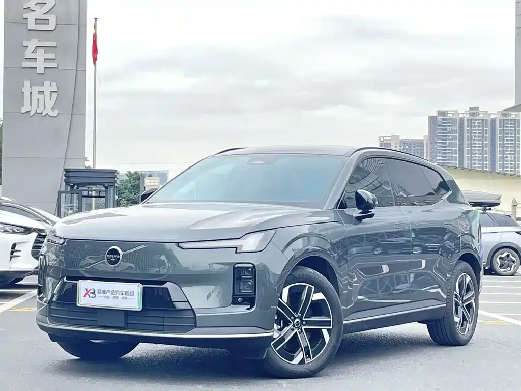 Volvo XC70 Plug-in Hybrid — фото 1