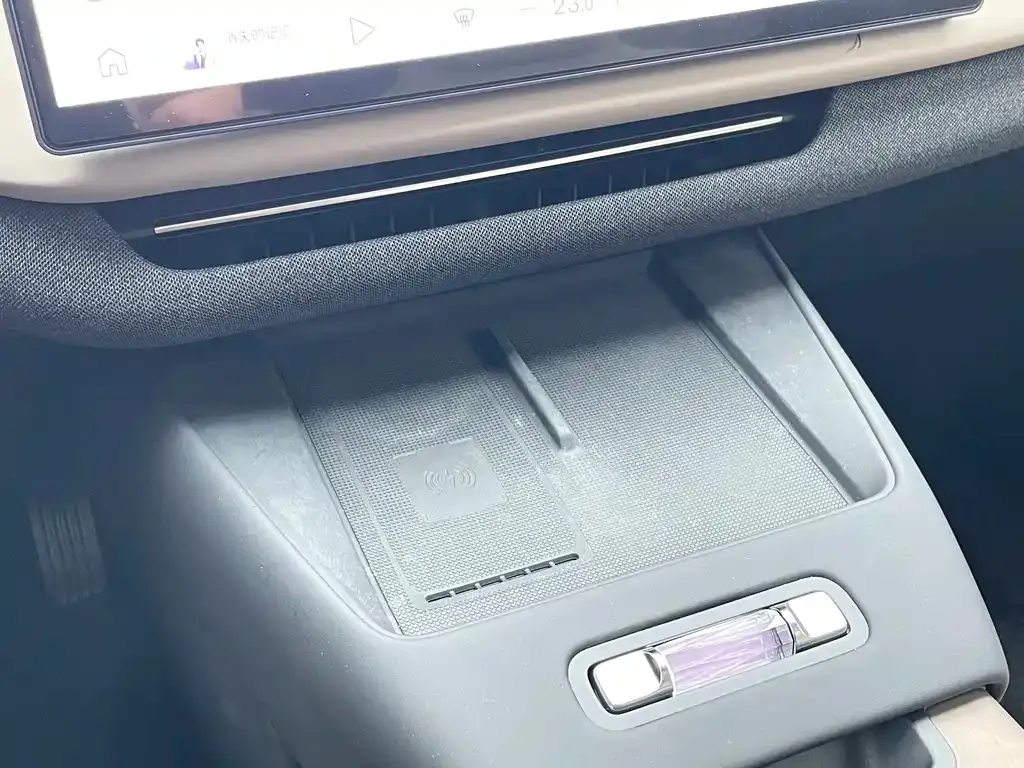 Volvo XC70 Plug-in Hybrid — фото 4