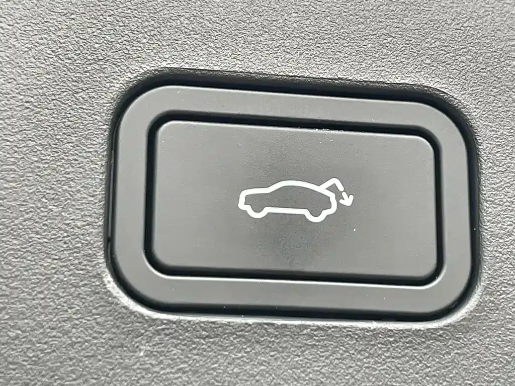 Volvo XC70 Plug-in Hybrid — фото 9
