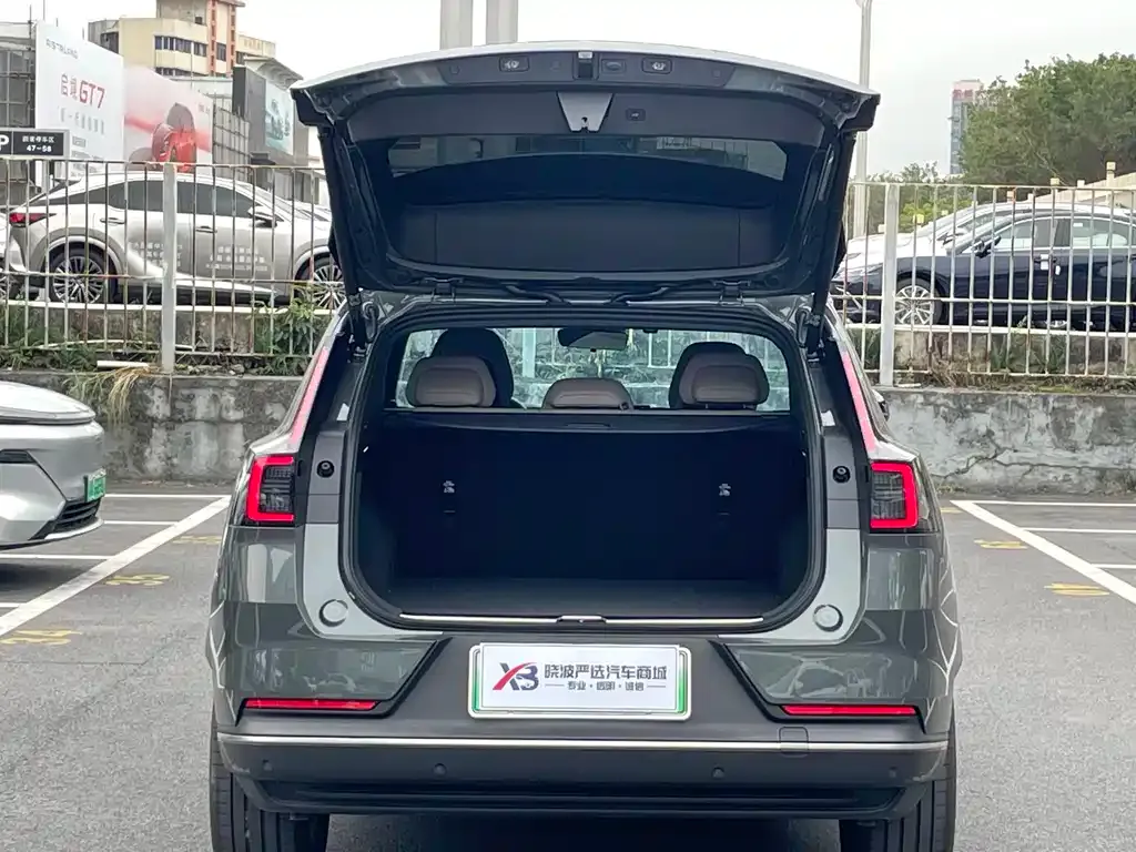 Volvo XC70 Plug-in Hybrid — фото 5
