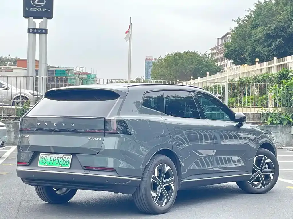 Volvo XC70 Plug-in Hybrid — фото 10