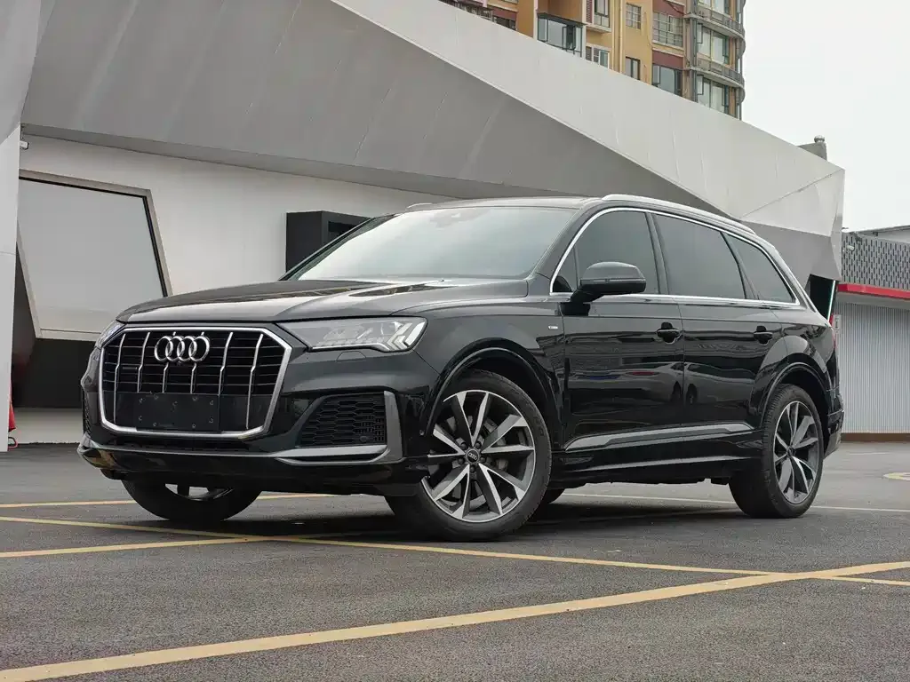 Audi Q7 — фото 1