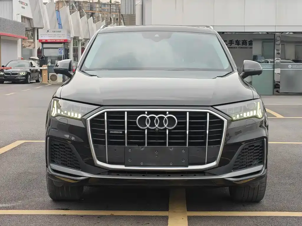 Audi Q7 — фото 8