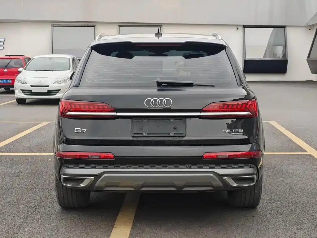 Audi Q7 — фото 10
