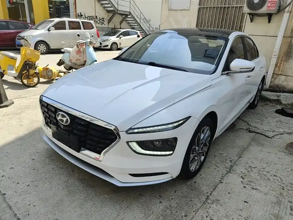 Hyundai Mistra — фото 1