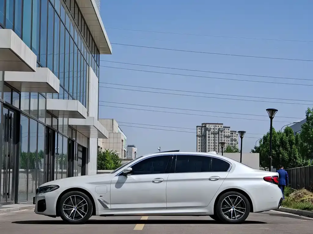 BMW 5 Series New Energy — фото 5
