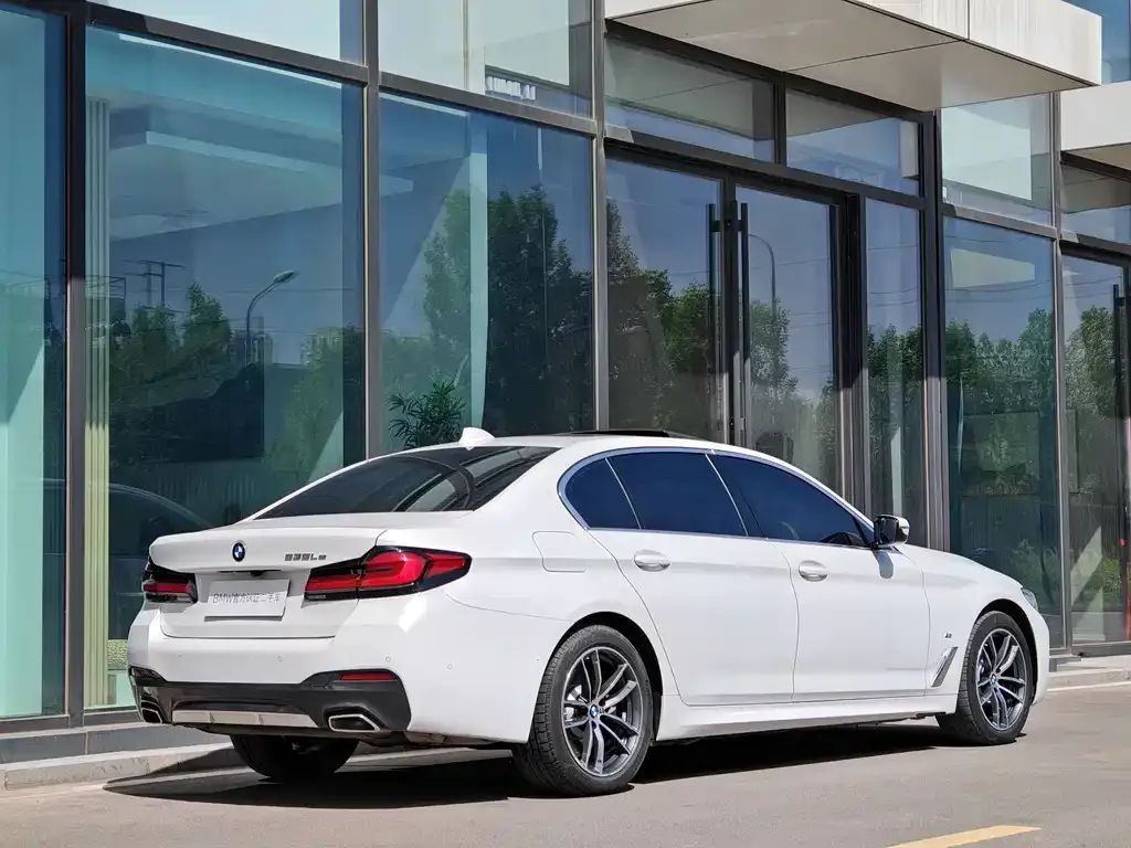 BMW 5 Series New Energy — фото 2