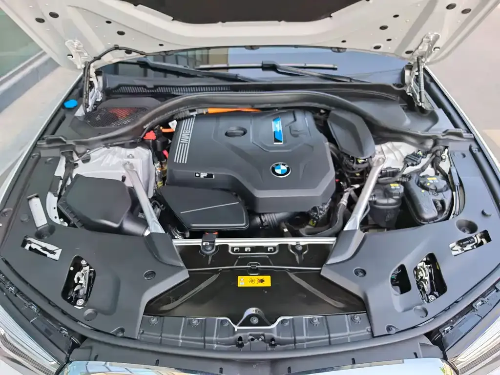 BMW 5 Series New Energy — фото 10