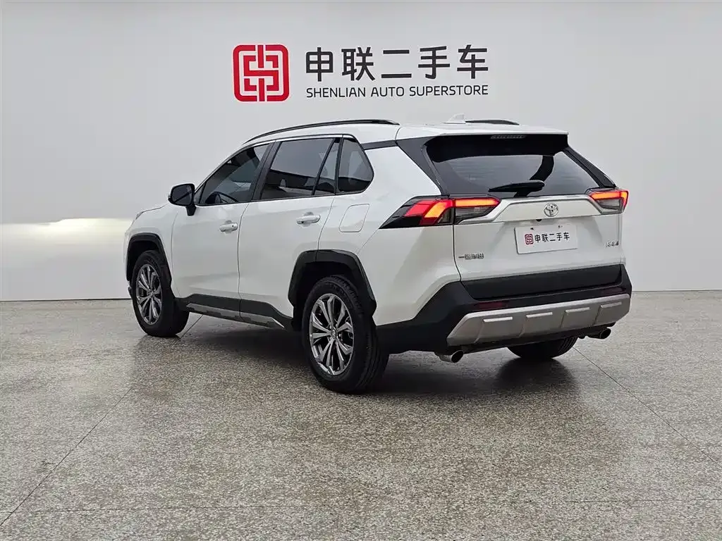 Toyota RAV4 — фото 9