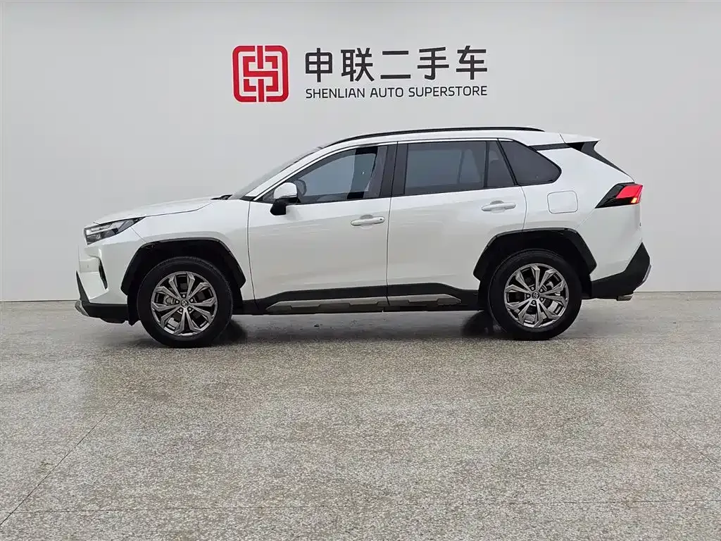 Toyota RAV4 — фото 10