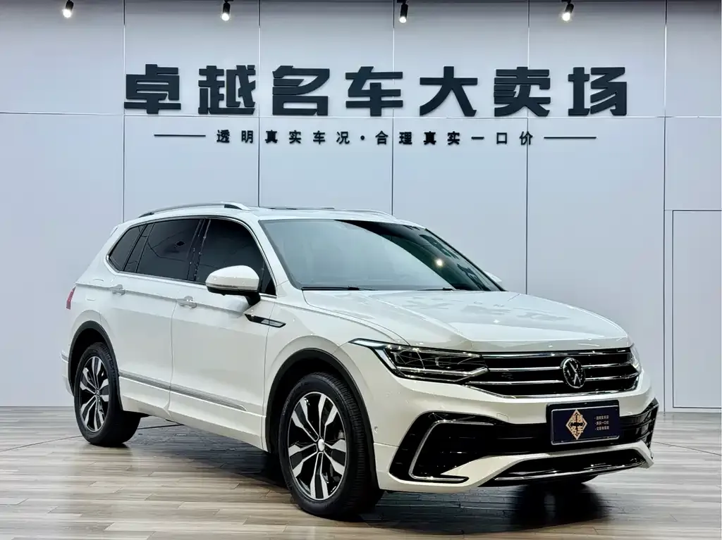 Volkswagen Tiguan L — фото 1