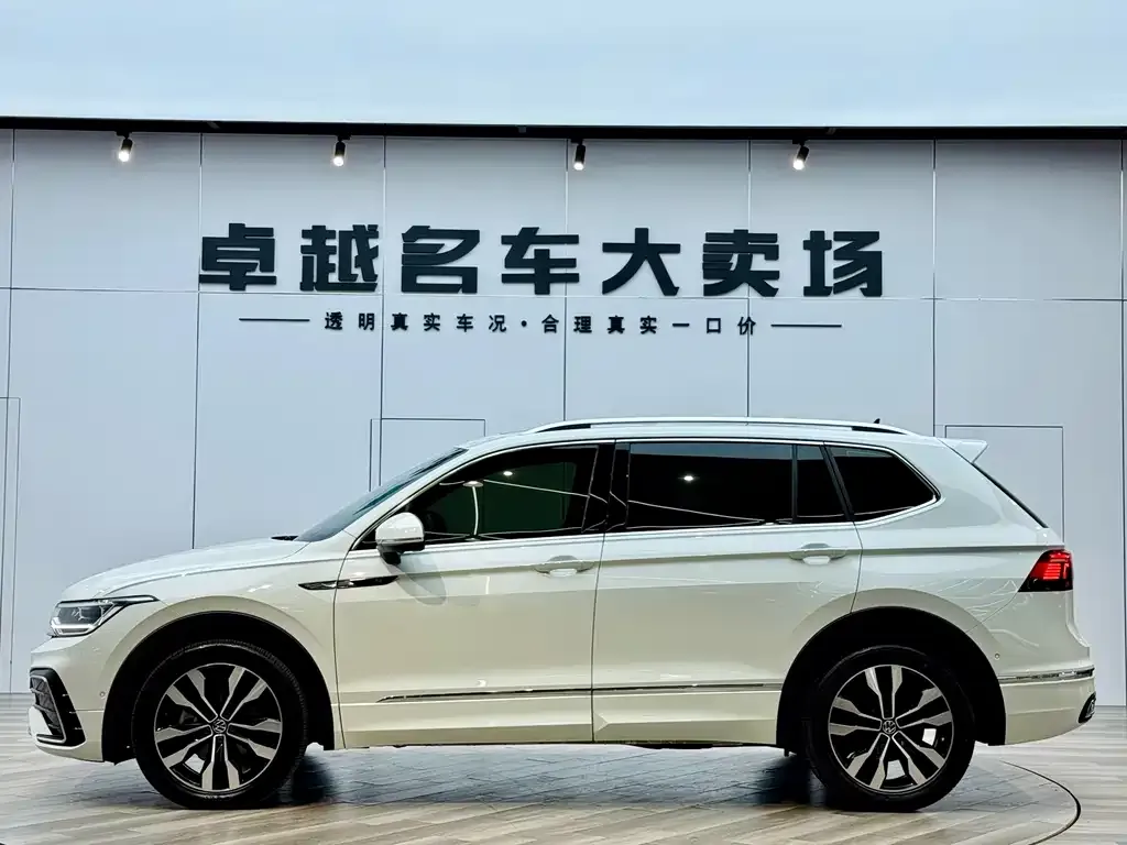 Volkswagen Tiguan L — фото 10