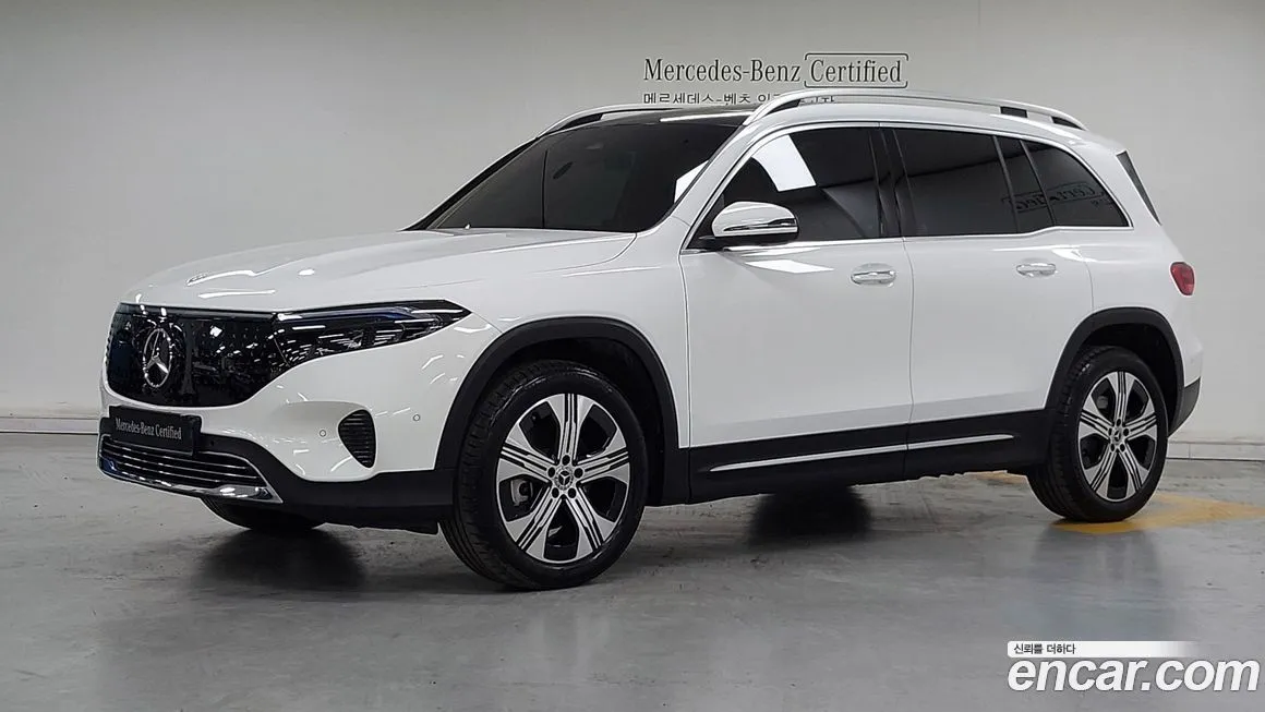 Mercedes-Benz EQB — фото 1