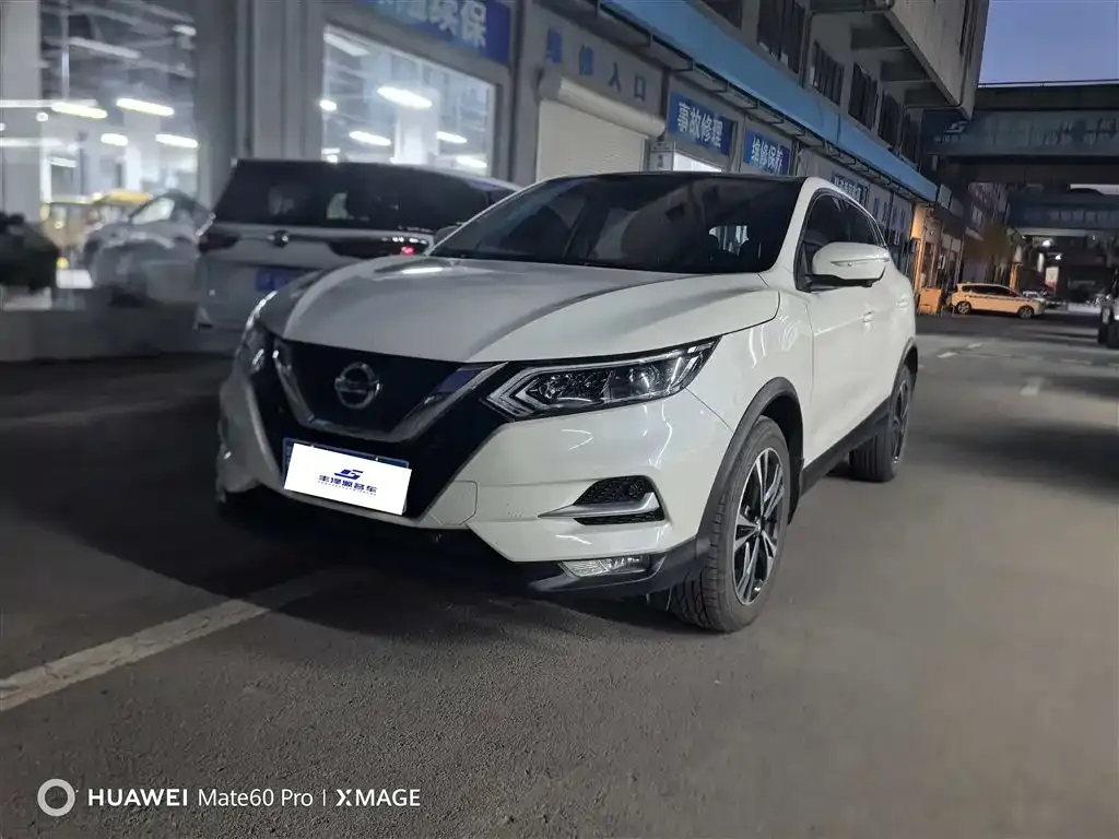 Nissan Qashqai — фото 1