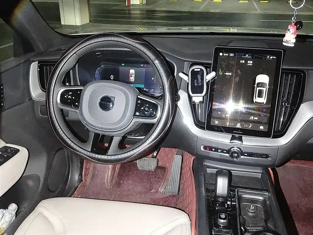 Volvo XC60 — фото 9