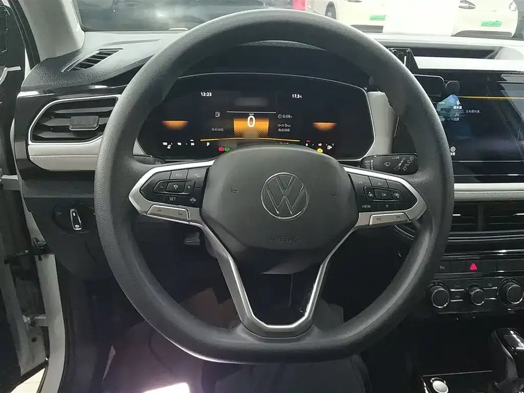 Volkswagen Tharu — фото 9