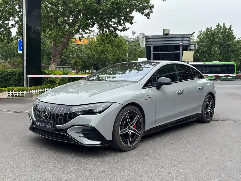 Mercedes-Benz EQE AMG — фото 1