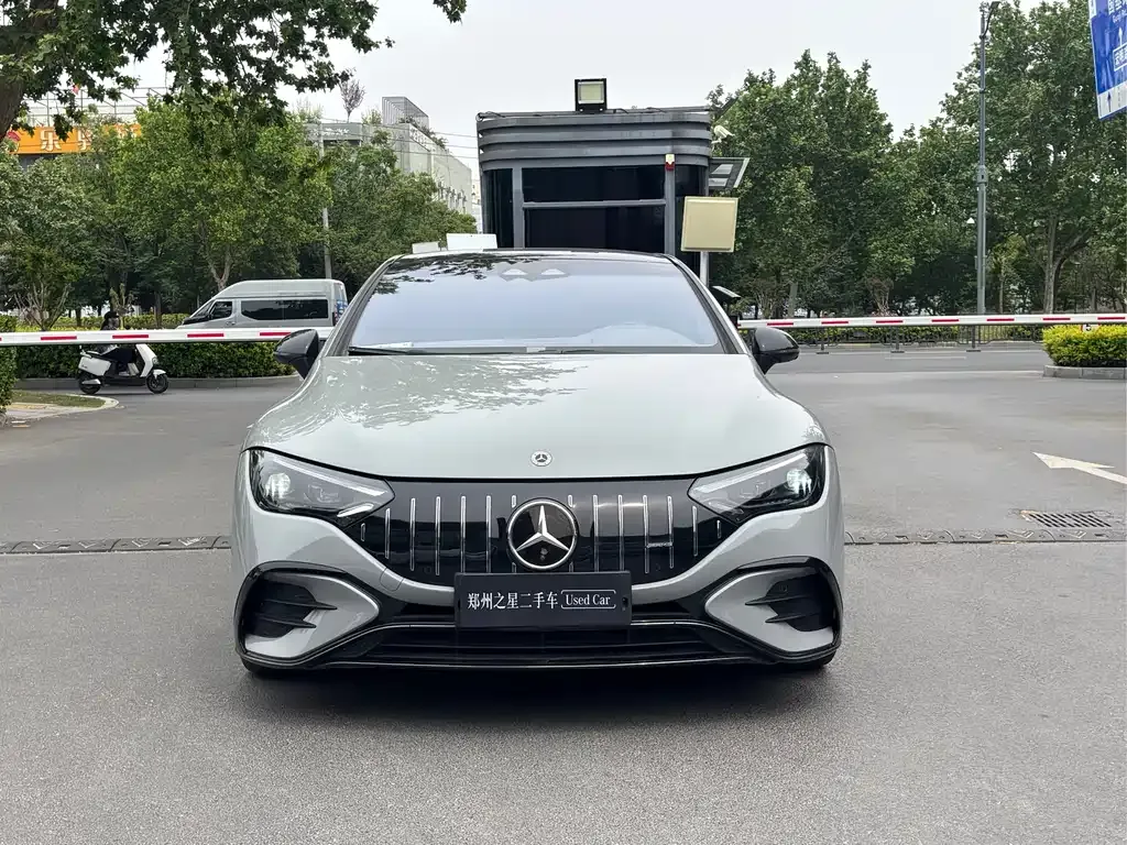 Mercedes-Benz EQE AMG — фото 5