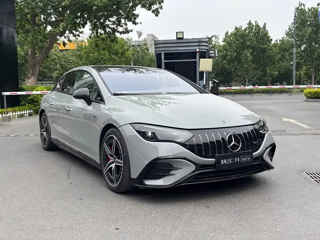 Mercedes-Benz EQE AMG — фото 7