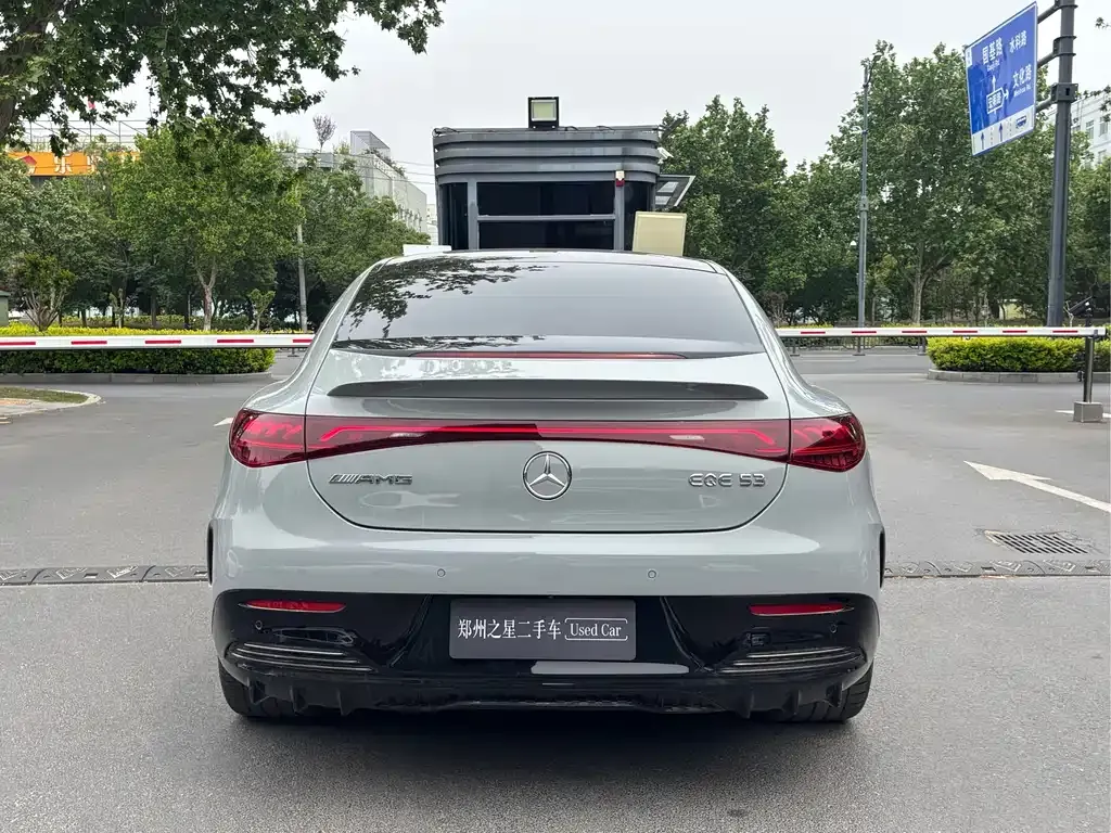 Mercedes-Benz EQE AMG — фото 8