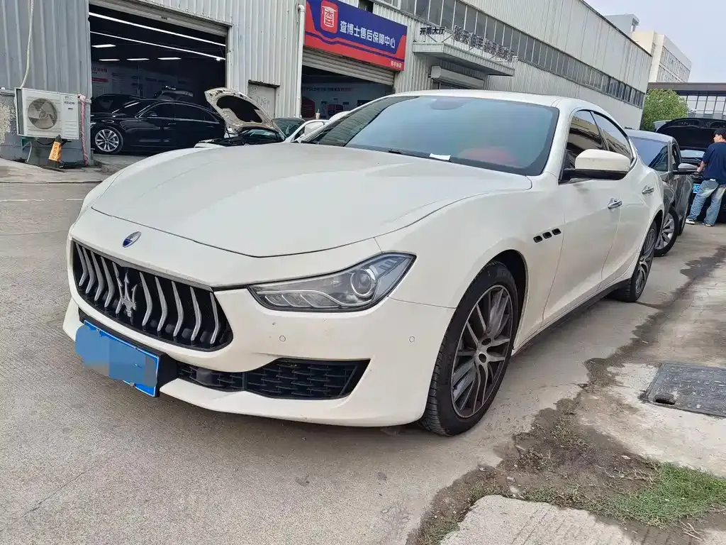 Maserati Ghibli — фото 1