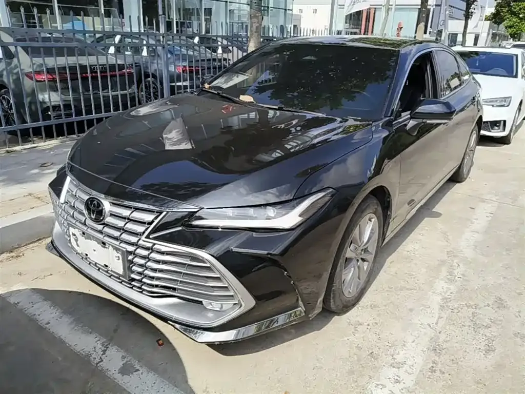 Toyota Avalon — фото 1