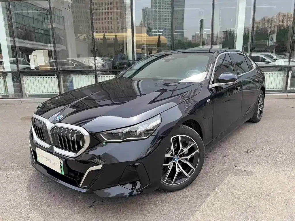 BMW i5 — фото 1