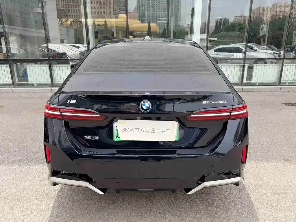 BMW i5 — фото 5