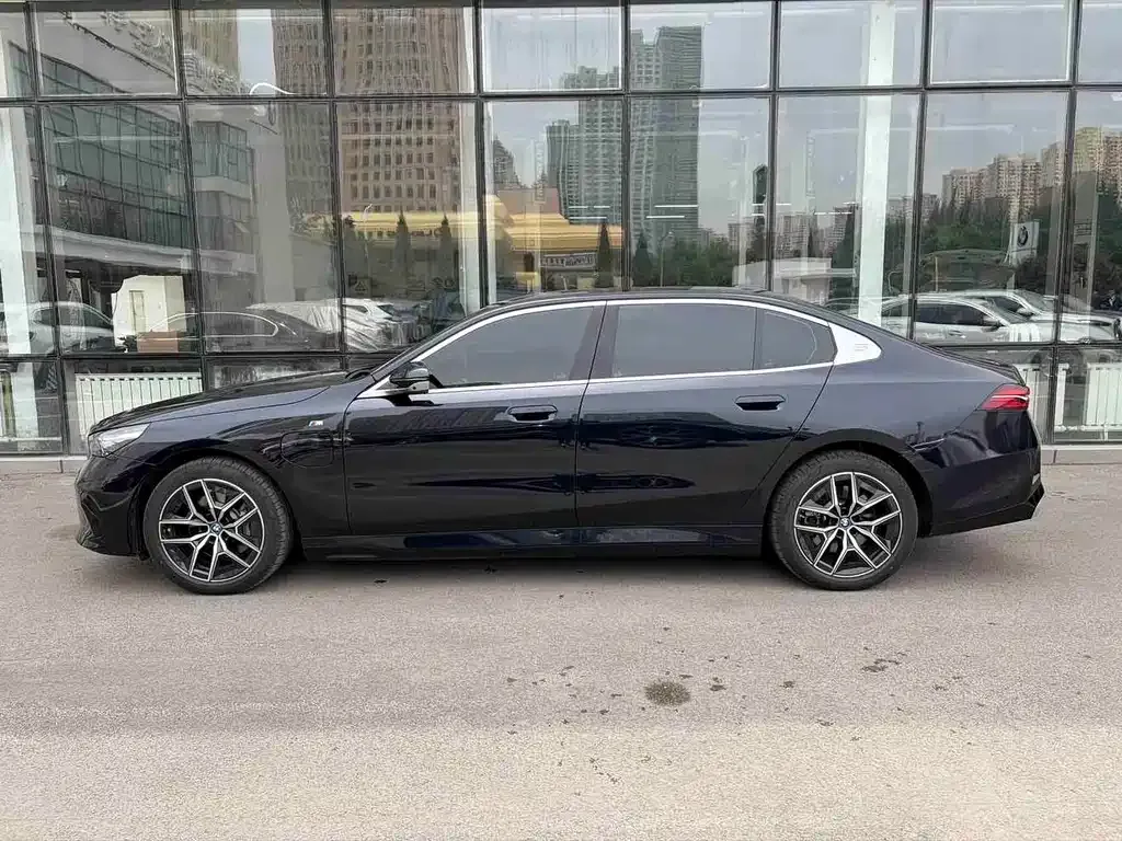 BMW i5 — фото 10
