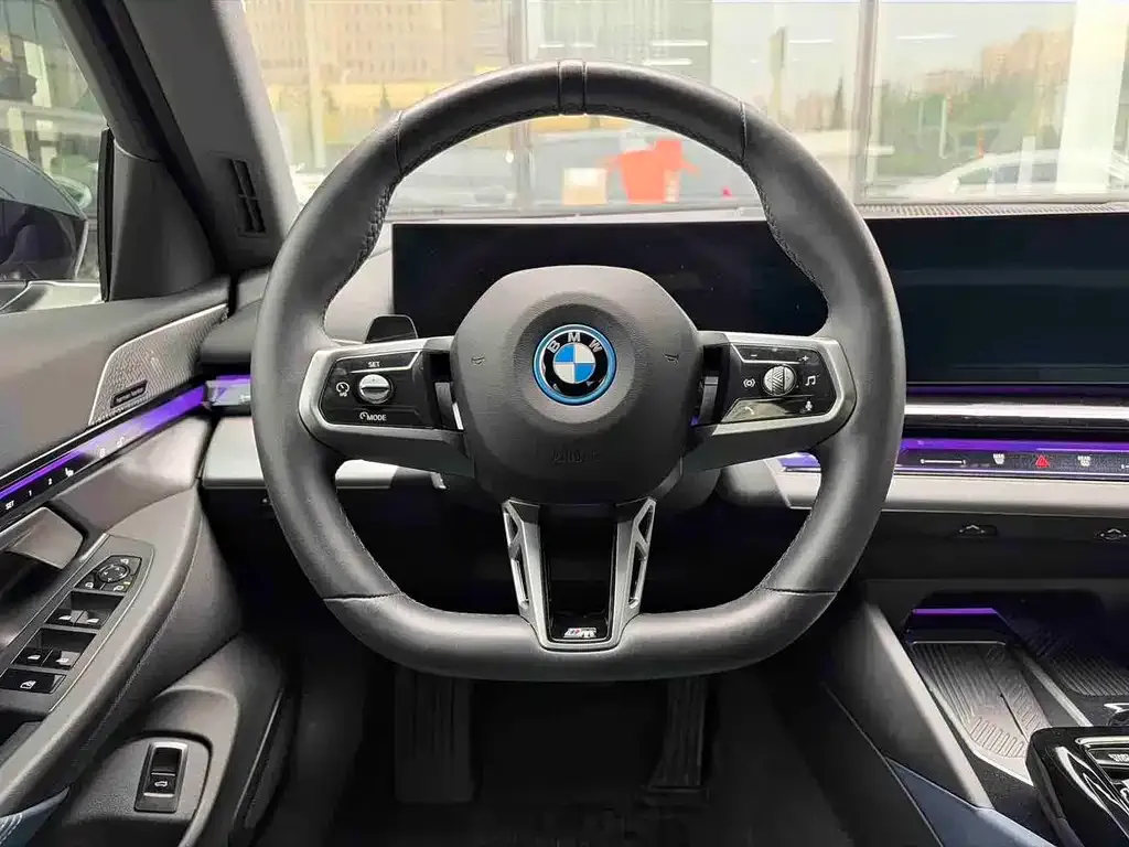 BMW i5 — фото 3