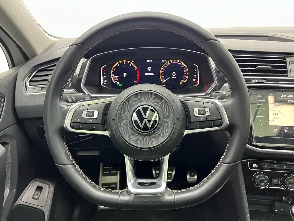 Volkswagen Tiguan L — фото 2