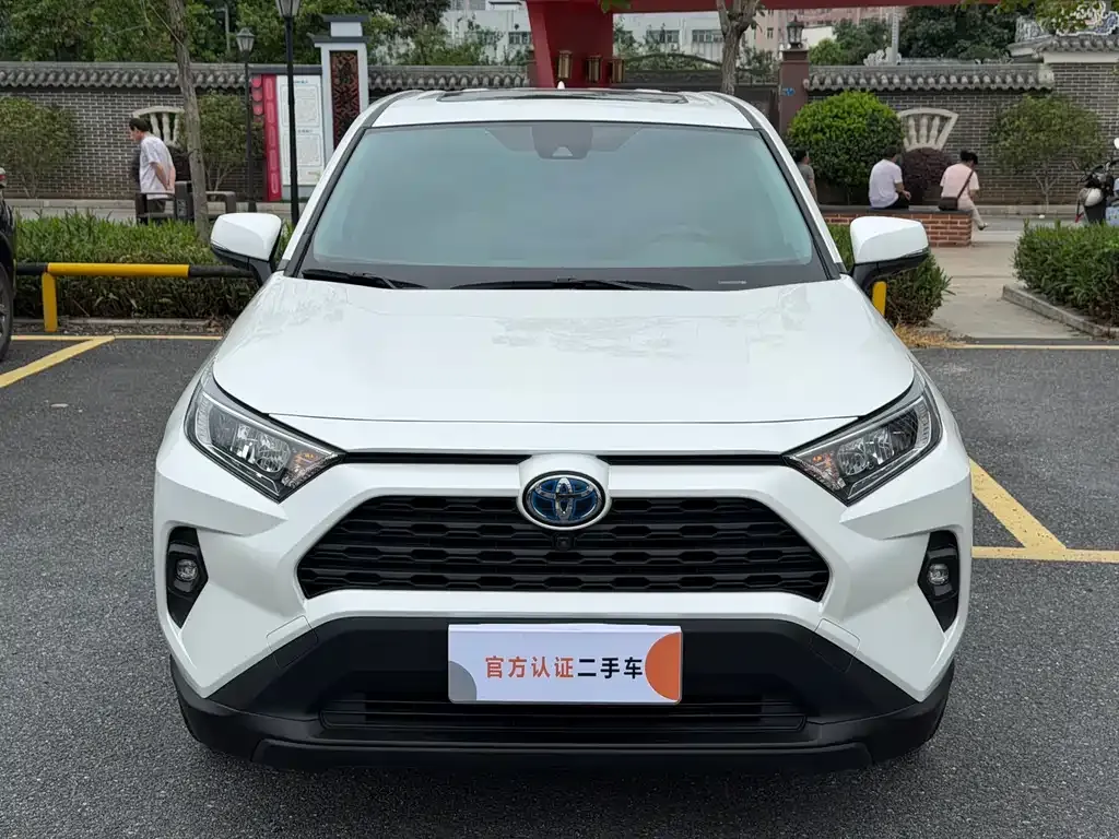 Toyota RAV4 — фото 2