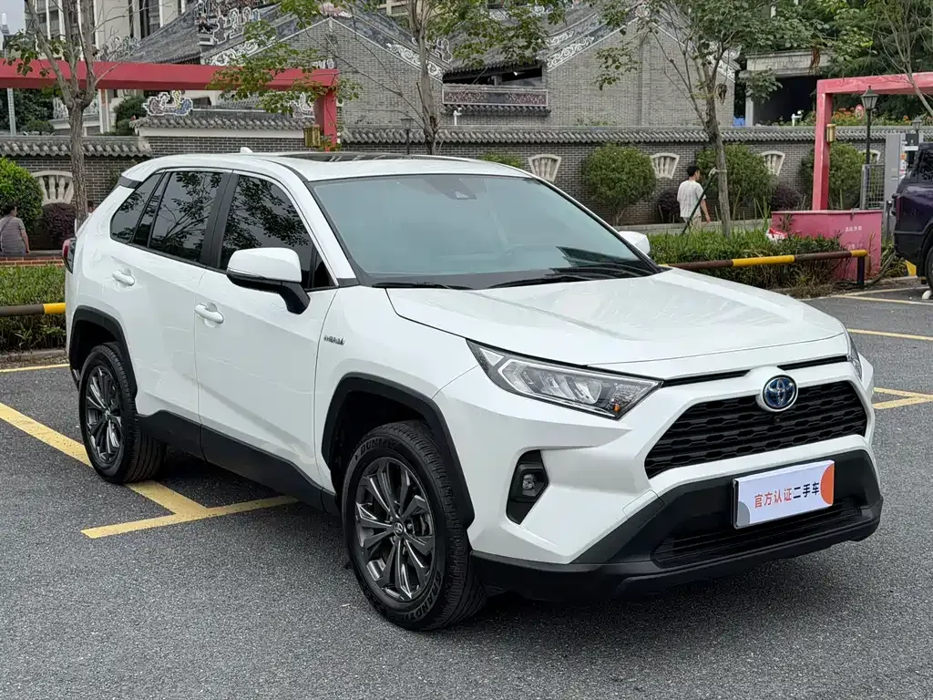 Toyota RAV4 — фото 3