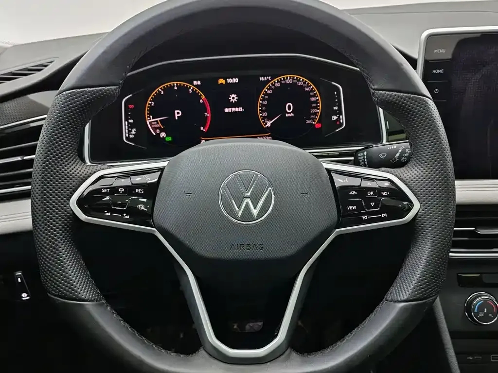 Volkswagen Tiguan L — фото 10