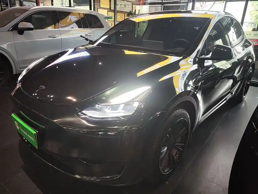 Tesla Model Y — фото 9