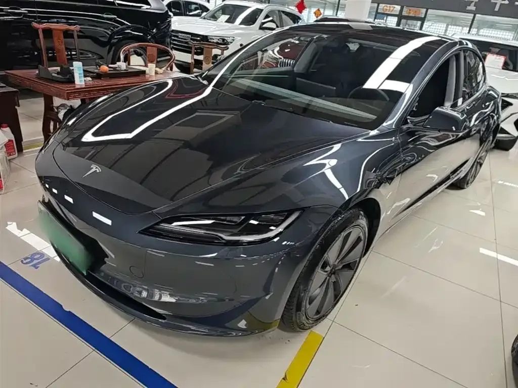 Tesla Model 3 — фото 1