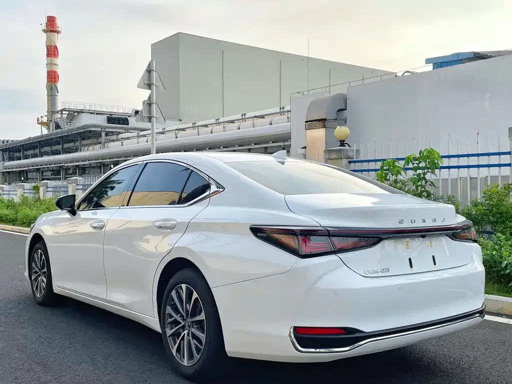 Lexus ES — фото 4