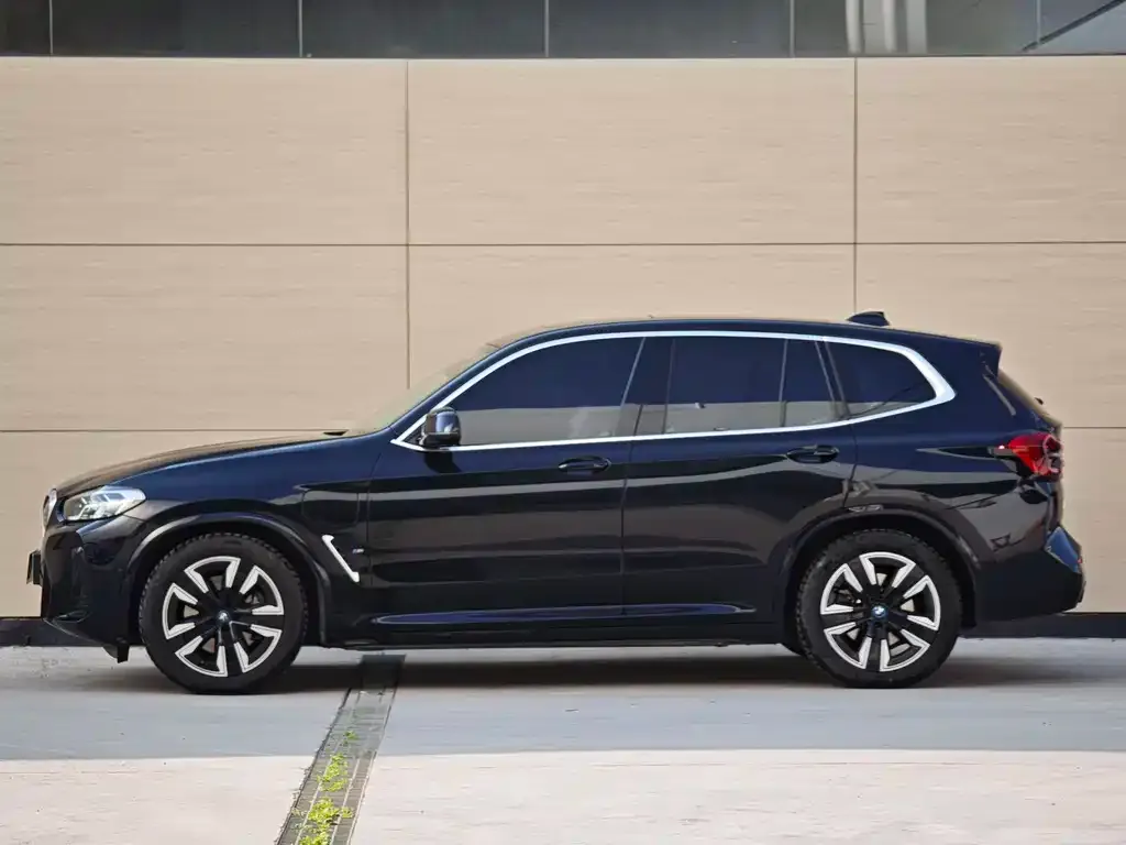 BMW iX3 — фото 2