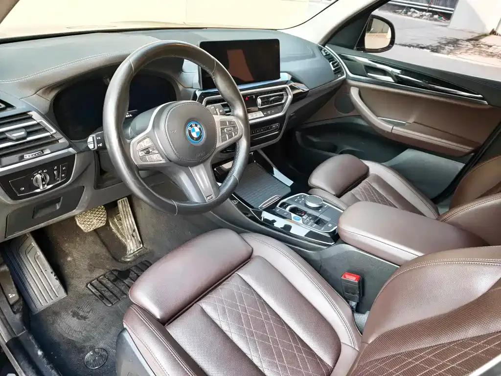 BMW iX3 — фото 10