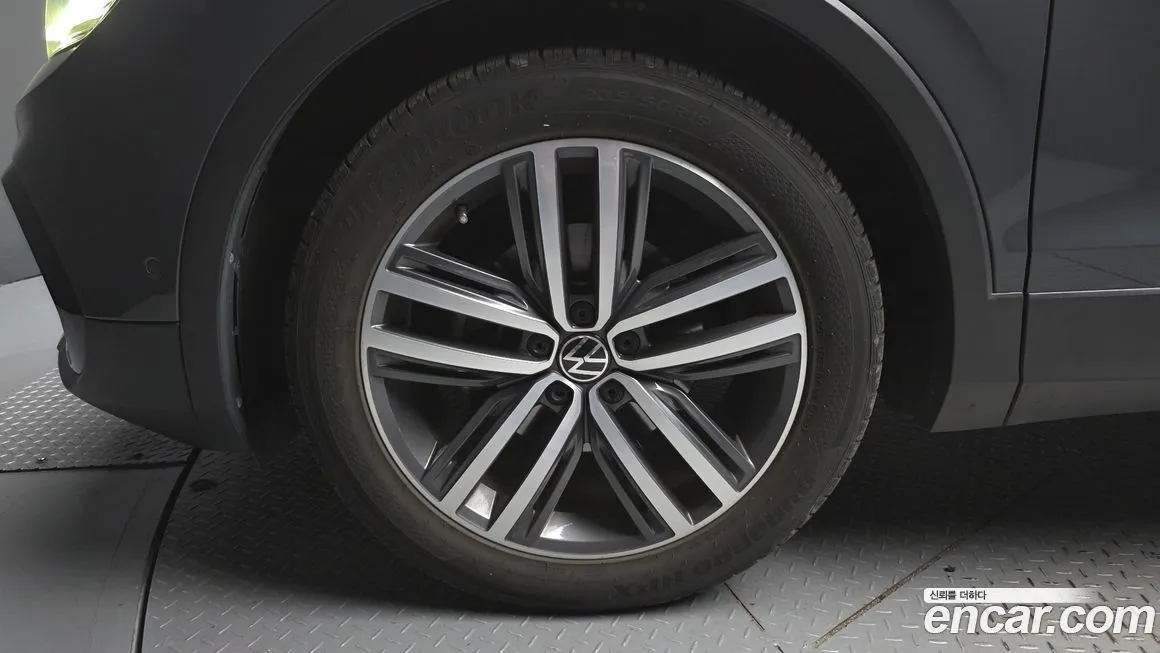 Volkswagen Tiguan — фото 10