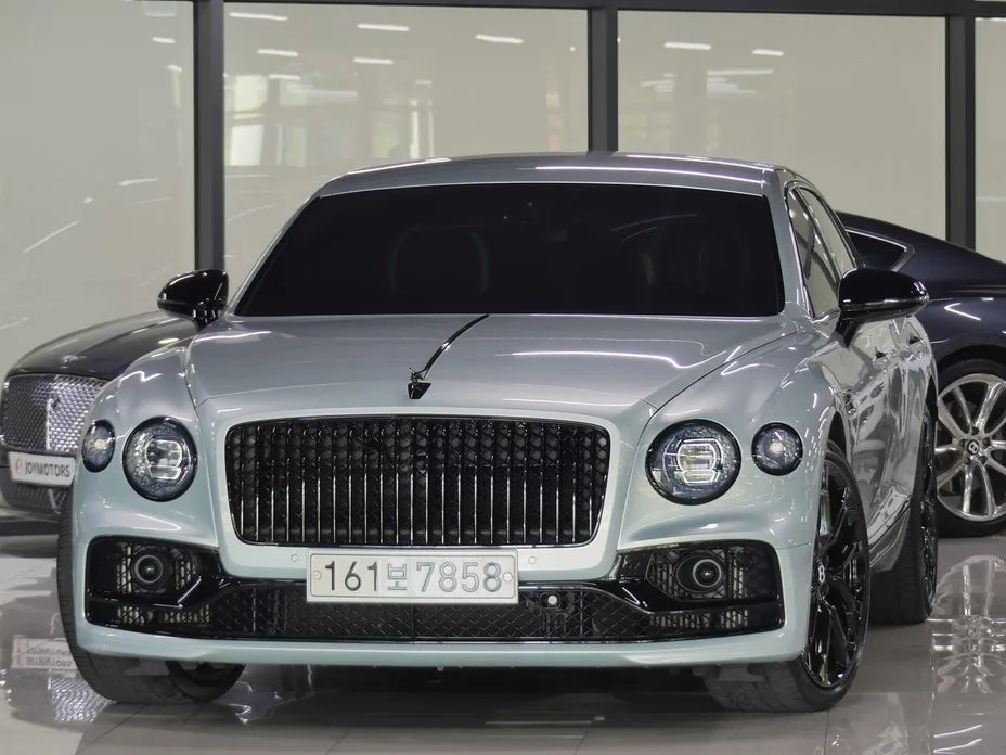 Bentley Flying Spur — фото 1